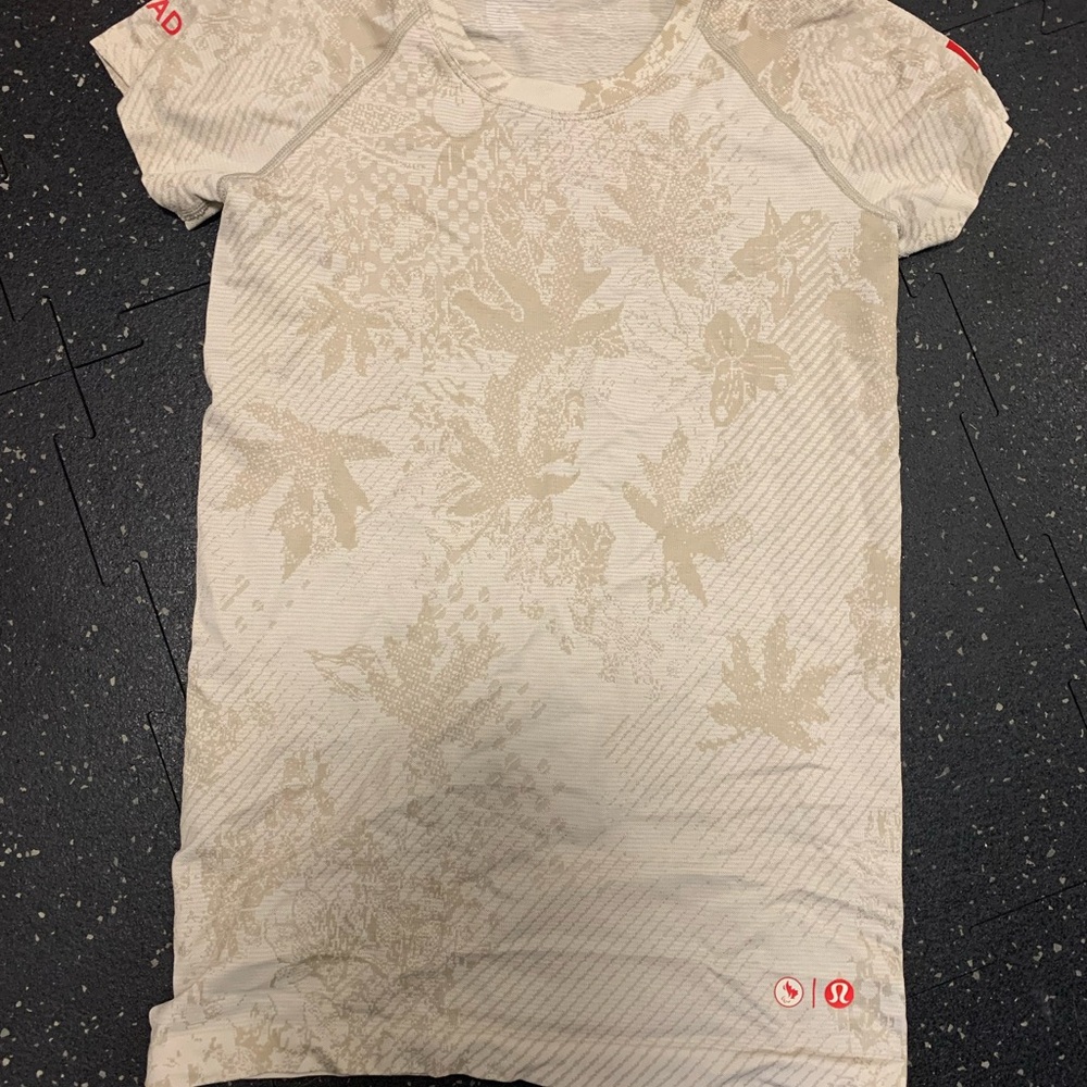 Lululemon Team Canada Swiftly Tech Tee, Size 6